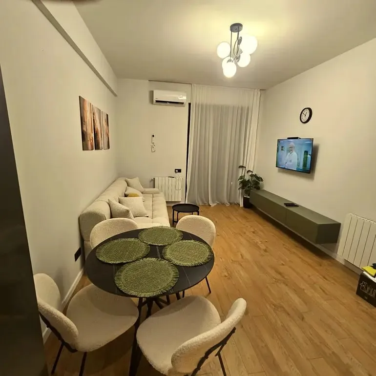2-room apartment on Universitetskaya, $1100/month
