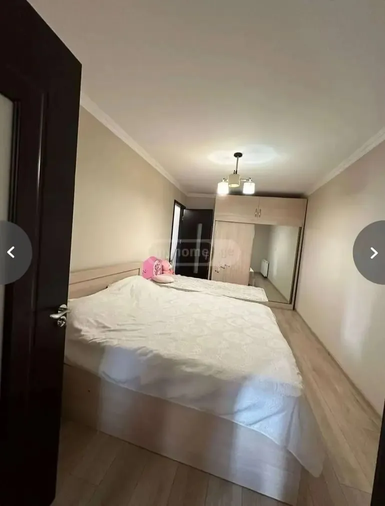 2-room apartment on IsaniUlitsa, $550/month