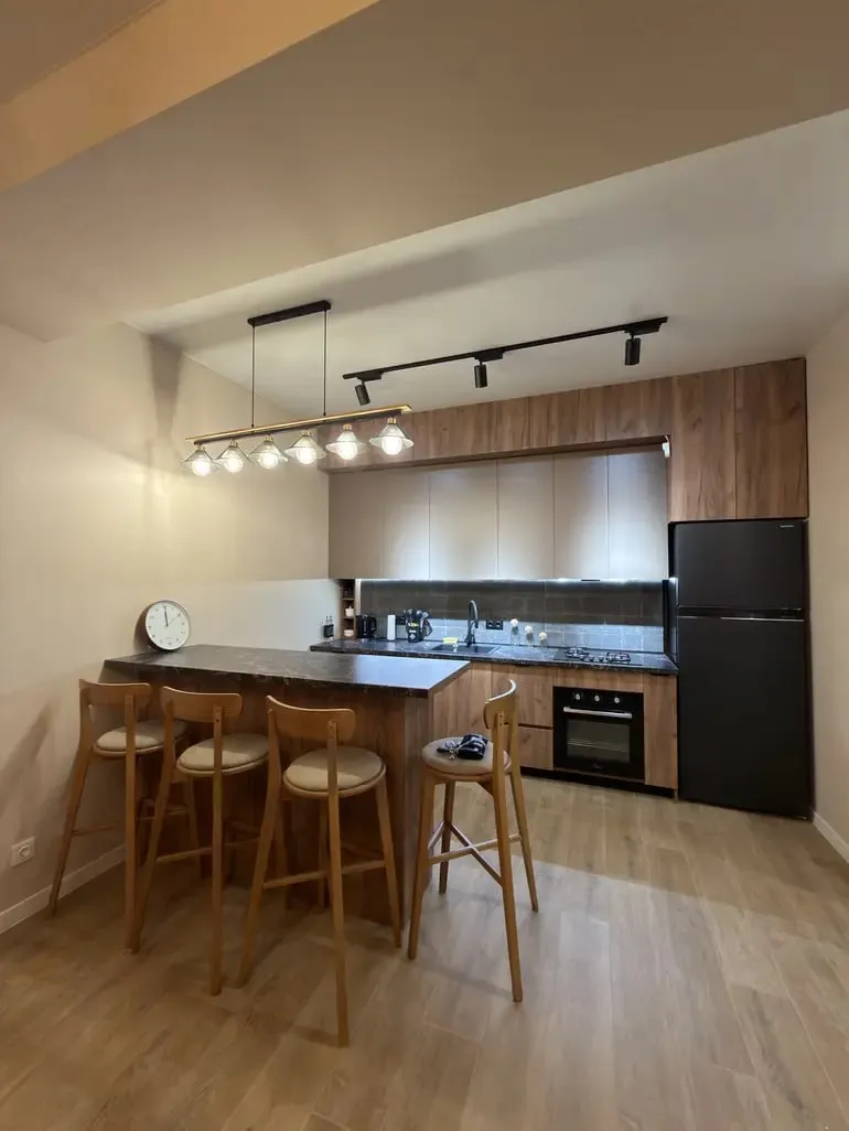 2-bedroom apartment on Mirtskhulava, $900/month
