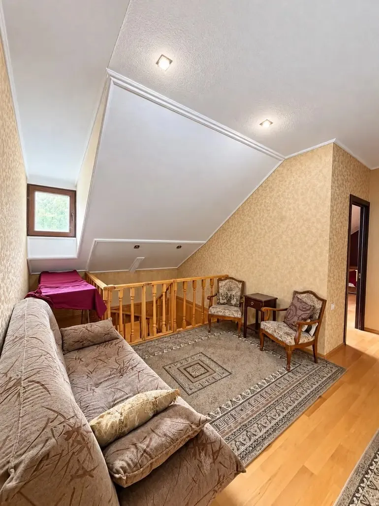 5-room apartment in Sololaki, $1500/month