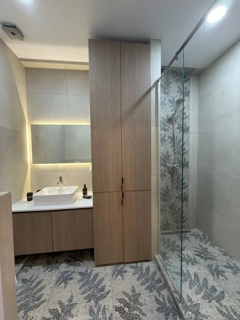 2-bedroom apartment on Mirtskhulava, $900/month