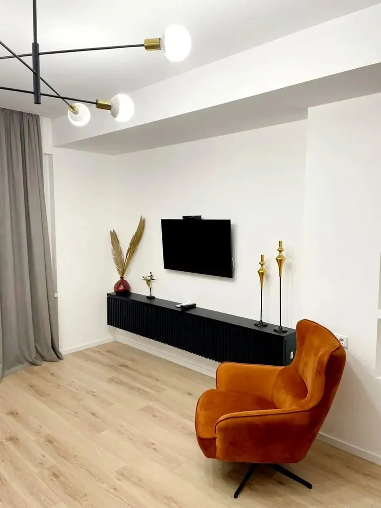 3-room apartment on Merab Kostava Prospect, $1300/month