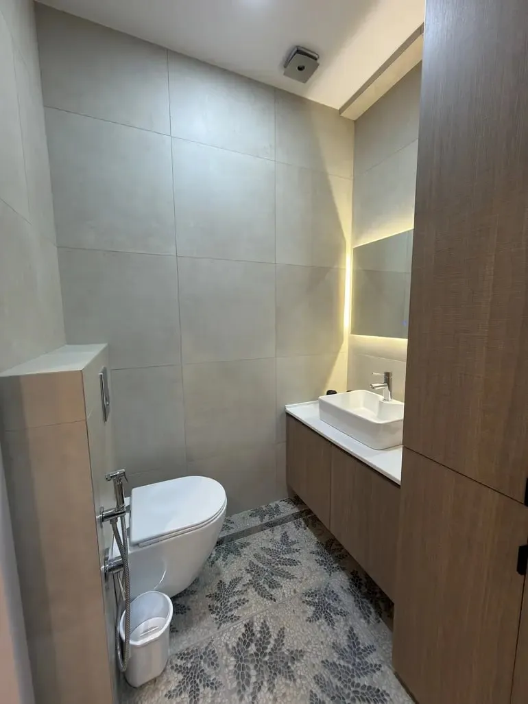 2-bedroom apartment on Mirtskhulava, $900/month