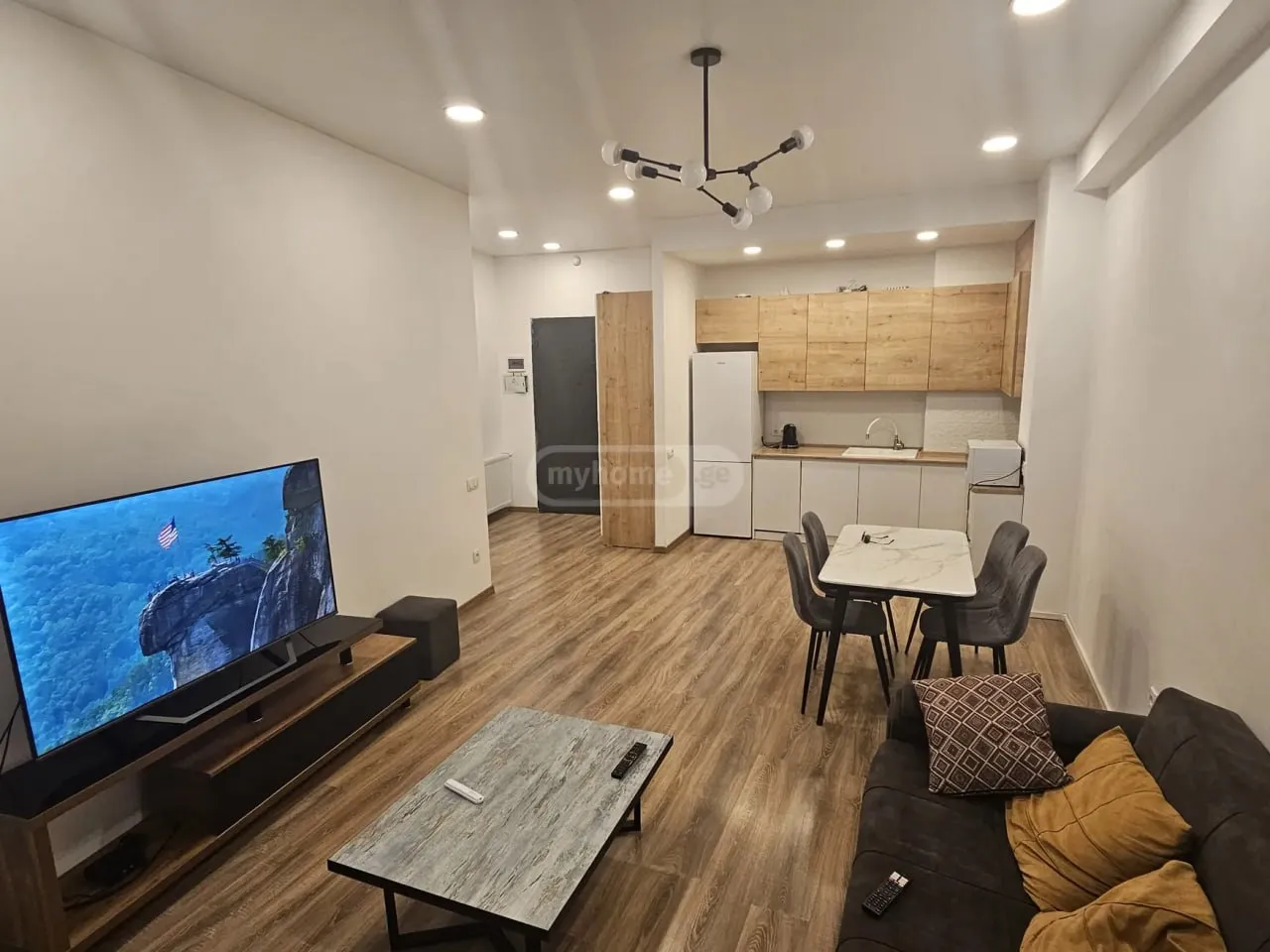 2-ოთახიანი ბინა საბურთალოში, $800/თვე