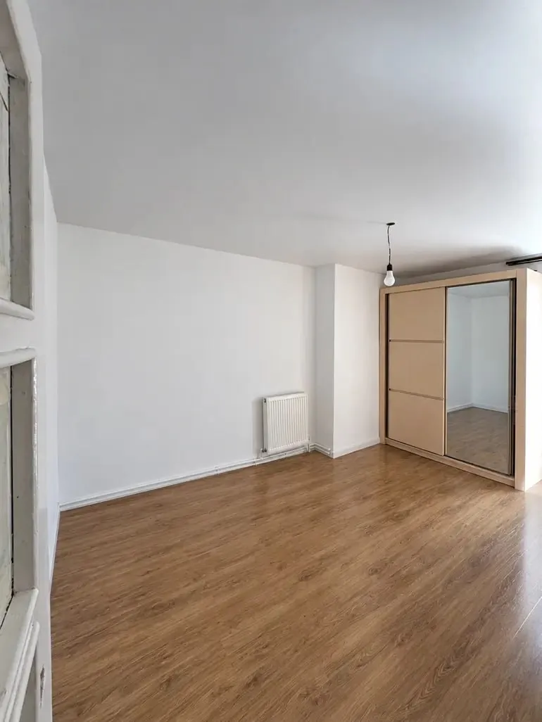 4-room apartment on Vaja Psavela, Saburtalo, $1000/month