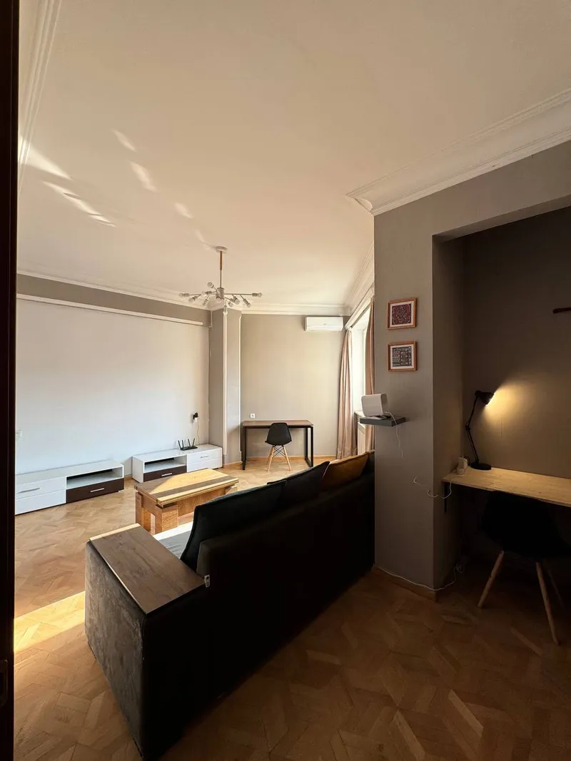 2-ოთახიანი ბინა Pekini-ზე, Saburtalo, $800/თვე