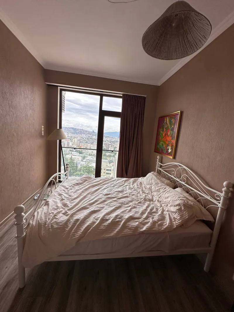 2-ოთახიანი ბინა Vake-ში, $900/თვეში