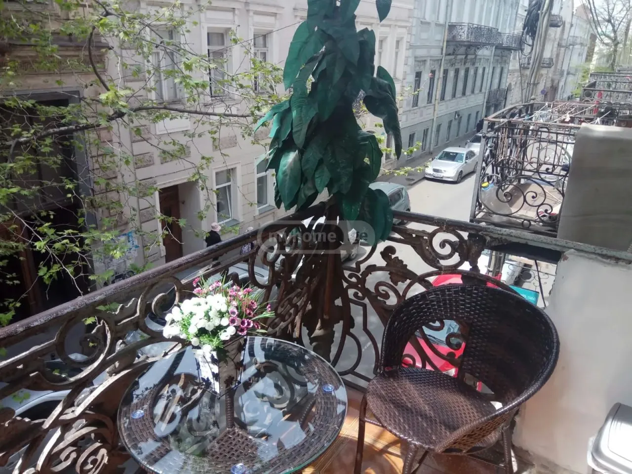 2-ოთახიანი ბინა ძველი თბილისში, $750/თვე