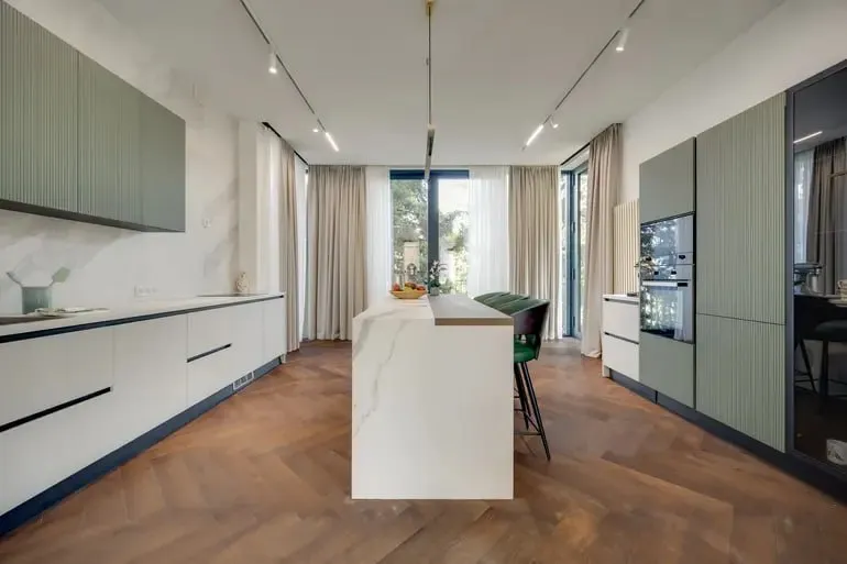 Luxury 5-room apartment in Krtsanisi, $2500/month