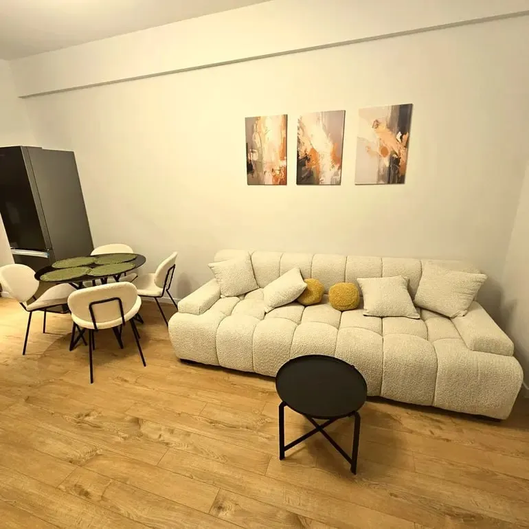 2-room apartment on Universitetskaya, $1100/month