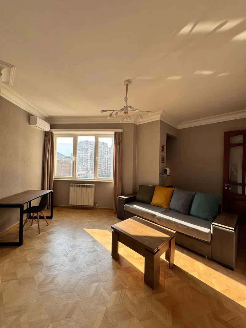 2-ოთახიანი ბინა Pekini-ზე, Saburtalo, $800/თვე