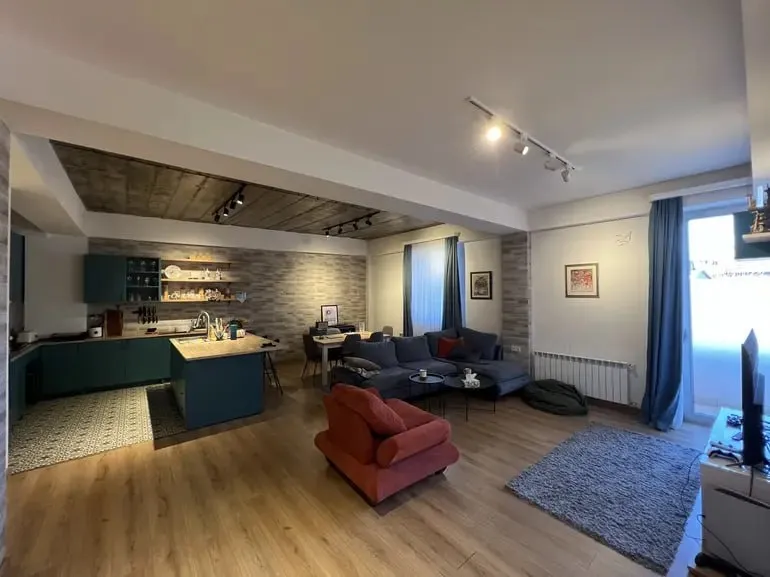 4-room apartment in Chugureti, $1500/month