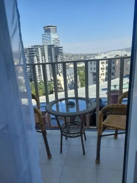 3-ოთახიანი ბინა საბურთალოში, GEL 2300/თვე