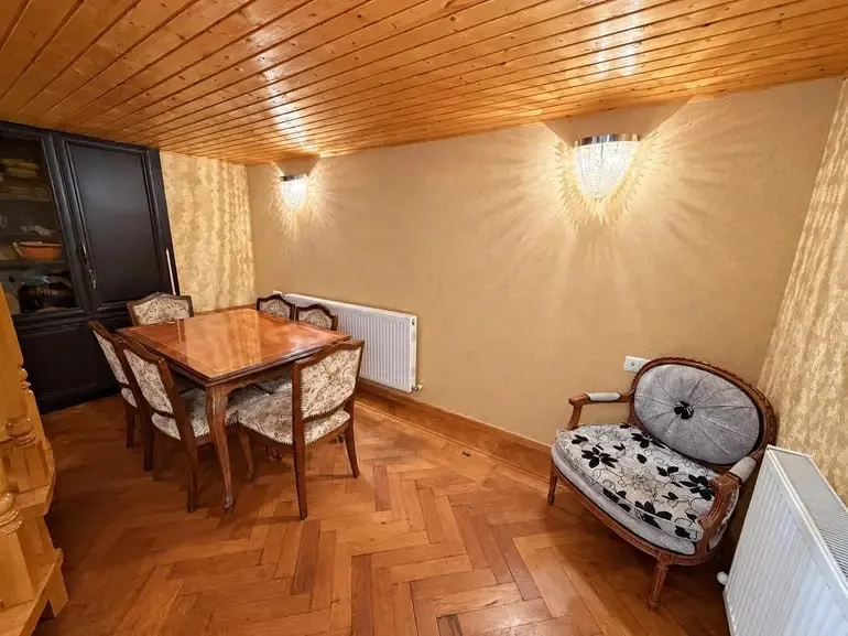 5-room apartment in Sololaki, $1500/month