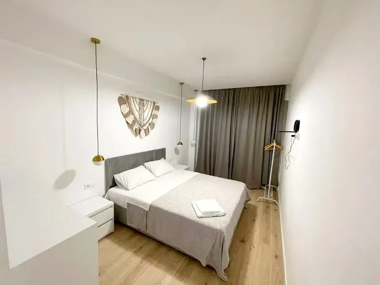3-room apartment on Merab Kostava Prospect, $1300/month