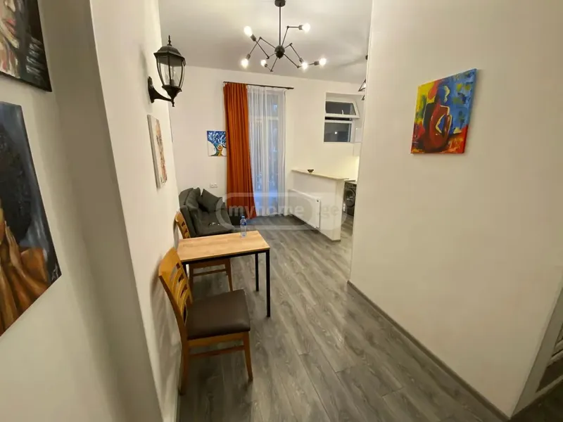 2-ოთახიანი ვაკეში, $1100/თვე