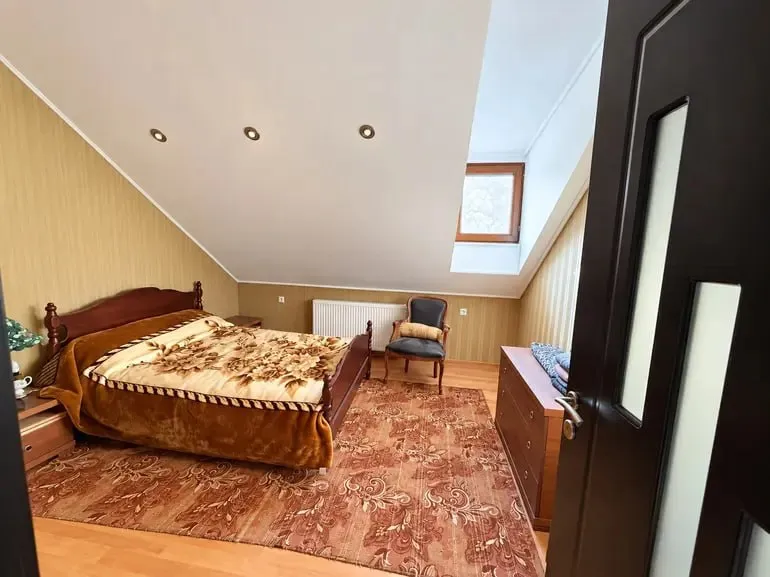 5-room apartment in Sololaki, $1500/month