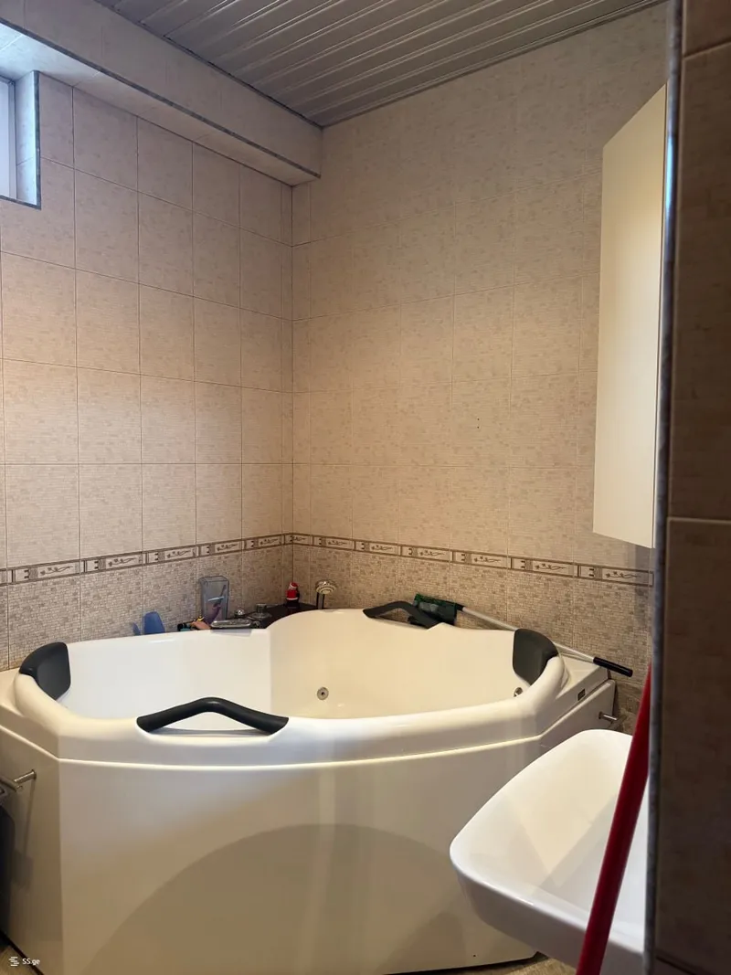 5-room apartment on Kekelidze Street, $2000/month
