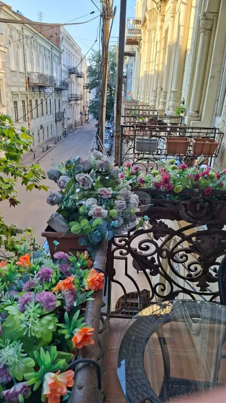 2-ოთახიანი ბინა ძველი თბილისში, $750/თვე