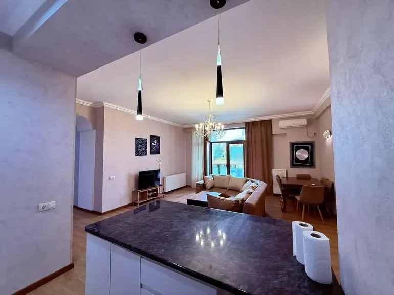 3-room apartment on Shatberashvili, Vake, $1150/month