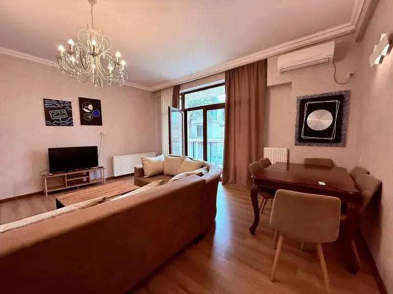 3-room apartment on Shatberashvili, Vake, $1150/month