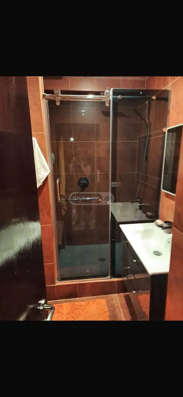 3 ოთახიანი ბინა ვაკეში, $1000/თვე