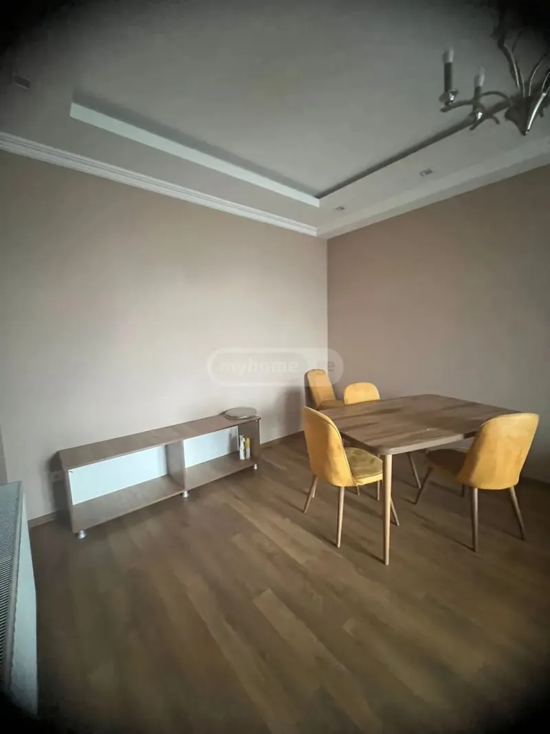 3-ოთახიანი ბინა საბურთალოში, $1000/თვე