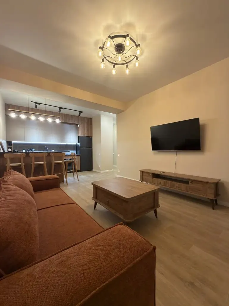 2-bedroom apartment on Mirtskhulava, $900/month