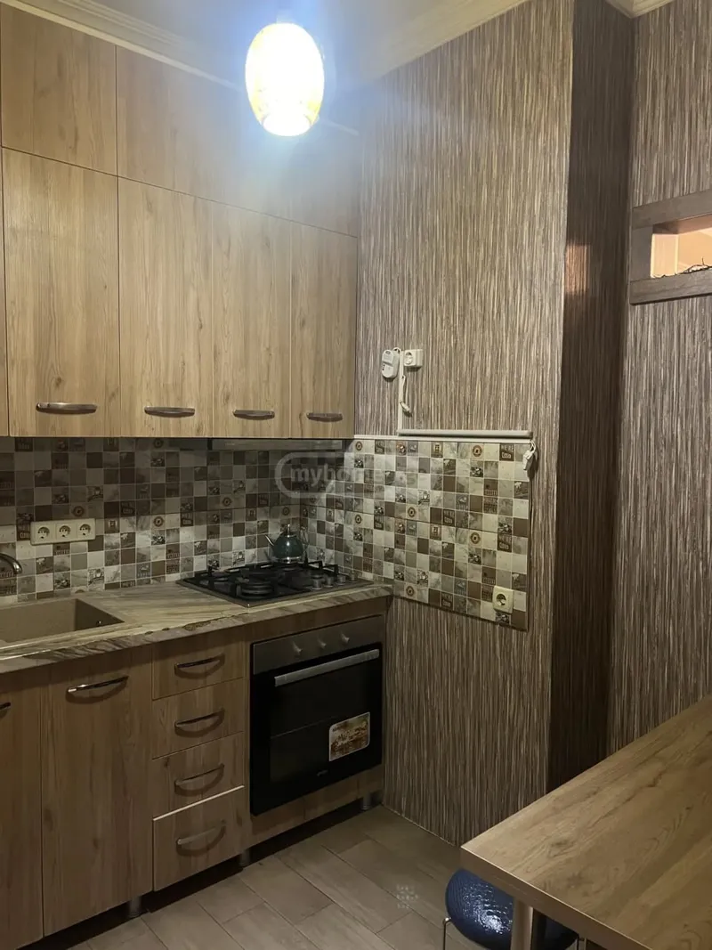 3-ოთახიანი ბინა საბურთალოში, $1000/თვე