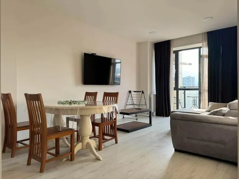 2-ოთახიანი (1 침실) საბურთალოში, OreXus Towers, $900/თვეში