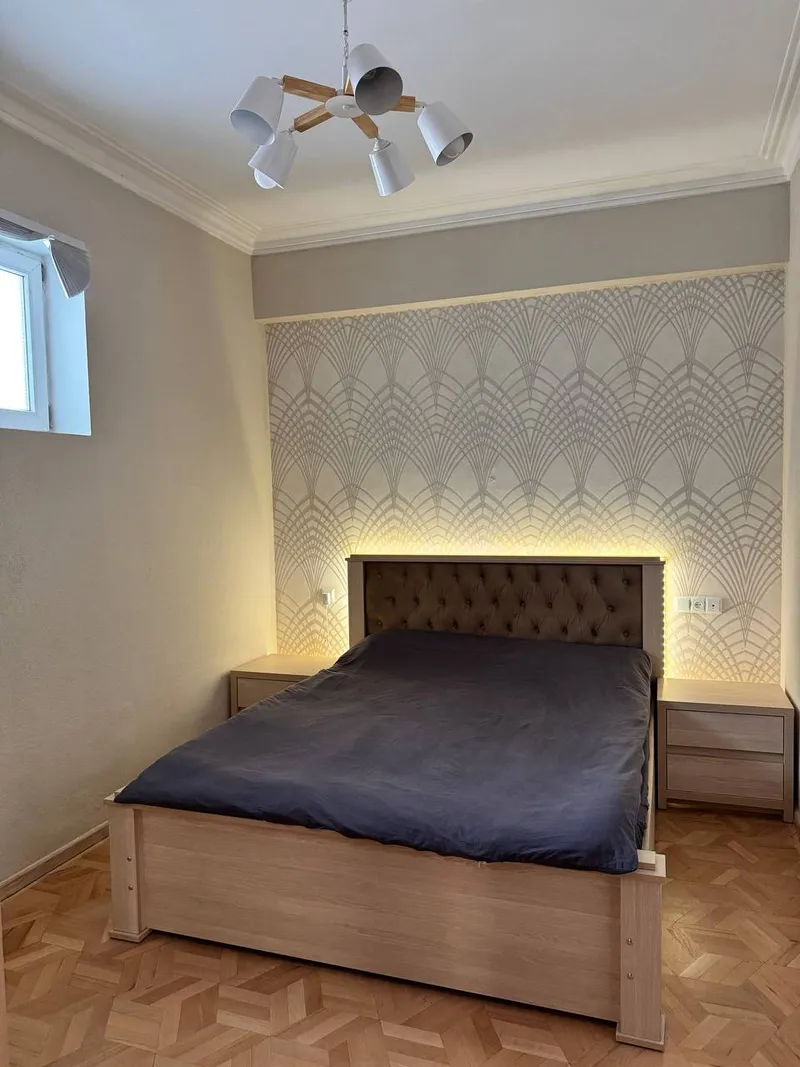 2-ოთახიანი ბინა Pekini-ზე, Saburtalo, $800/თვე