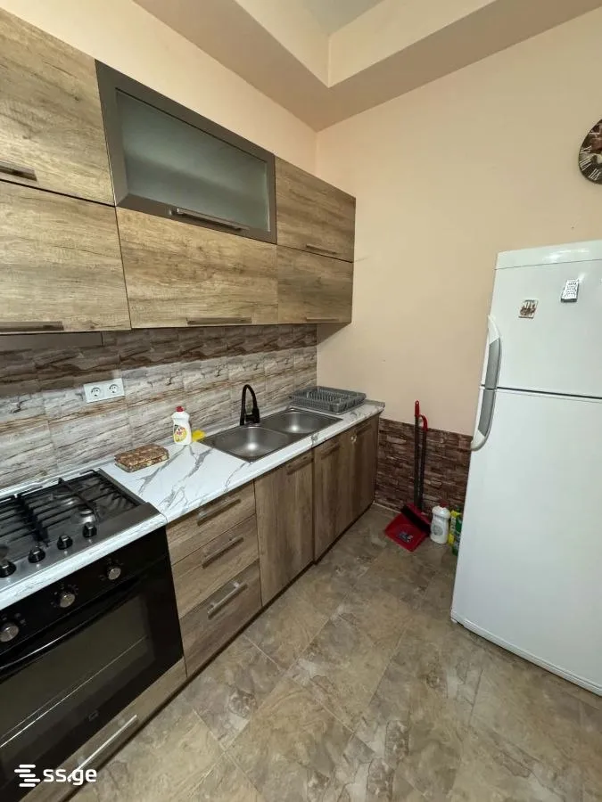 3-room apartment in Vera Ulitsa, $900/month