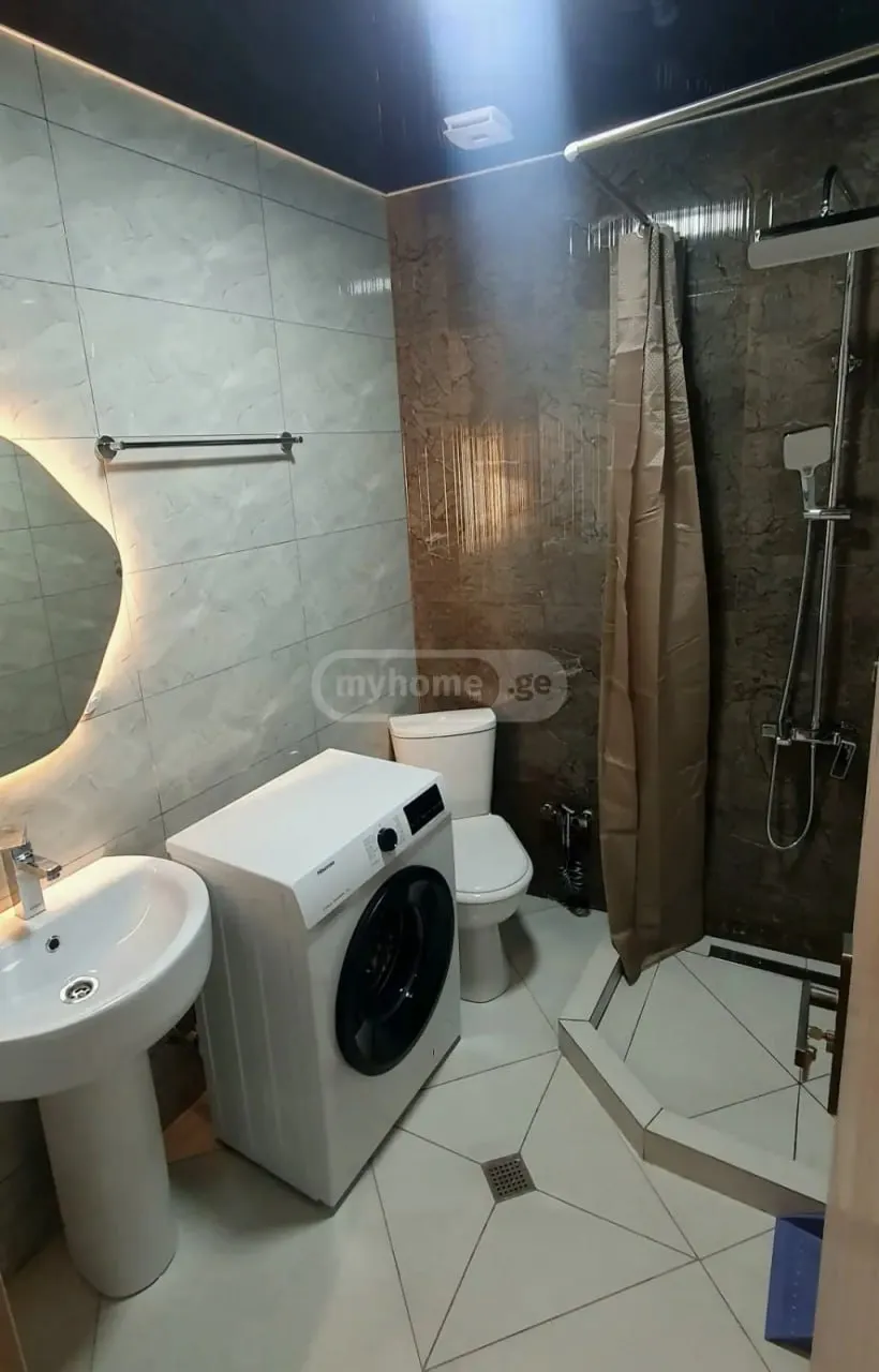 2-ოთახიანი ბინა ძველ თბილისში, $700/თვე