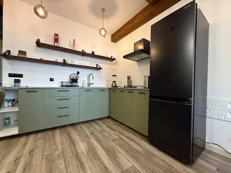 2-ოთახიანი ბინა Vake-ში, $900/თვეში