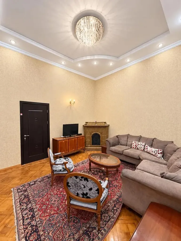 5-room apartment in Sololaki, $1500/month