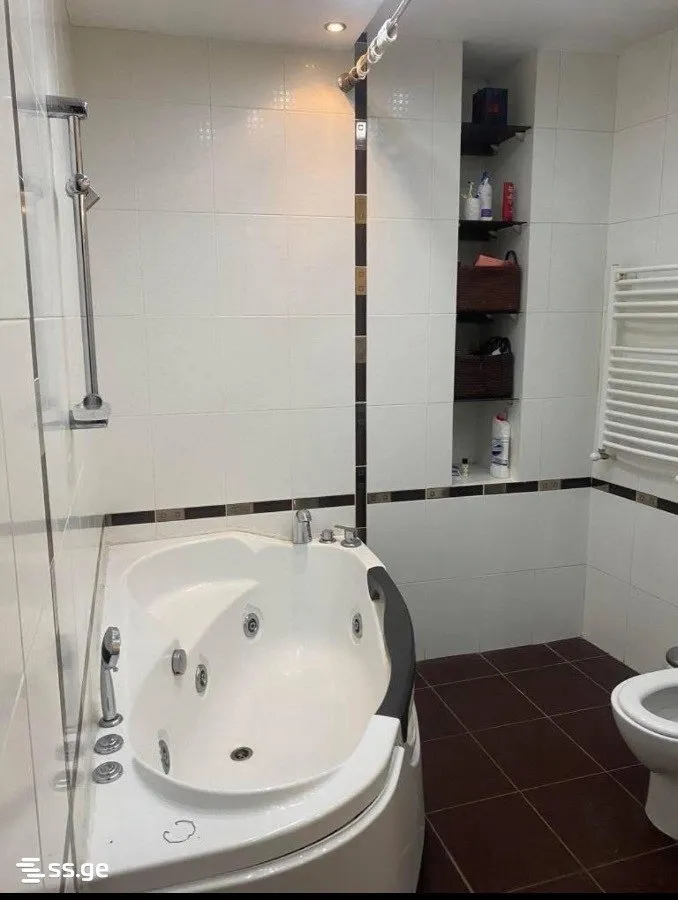 Spacious 3-room apartment in Vake, $1000/month